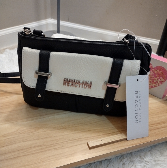 Kenneth Cole Reaction Black and White Crossbody Bag 🆕 - Picture 1 of 9